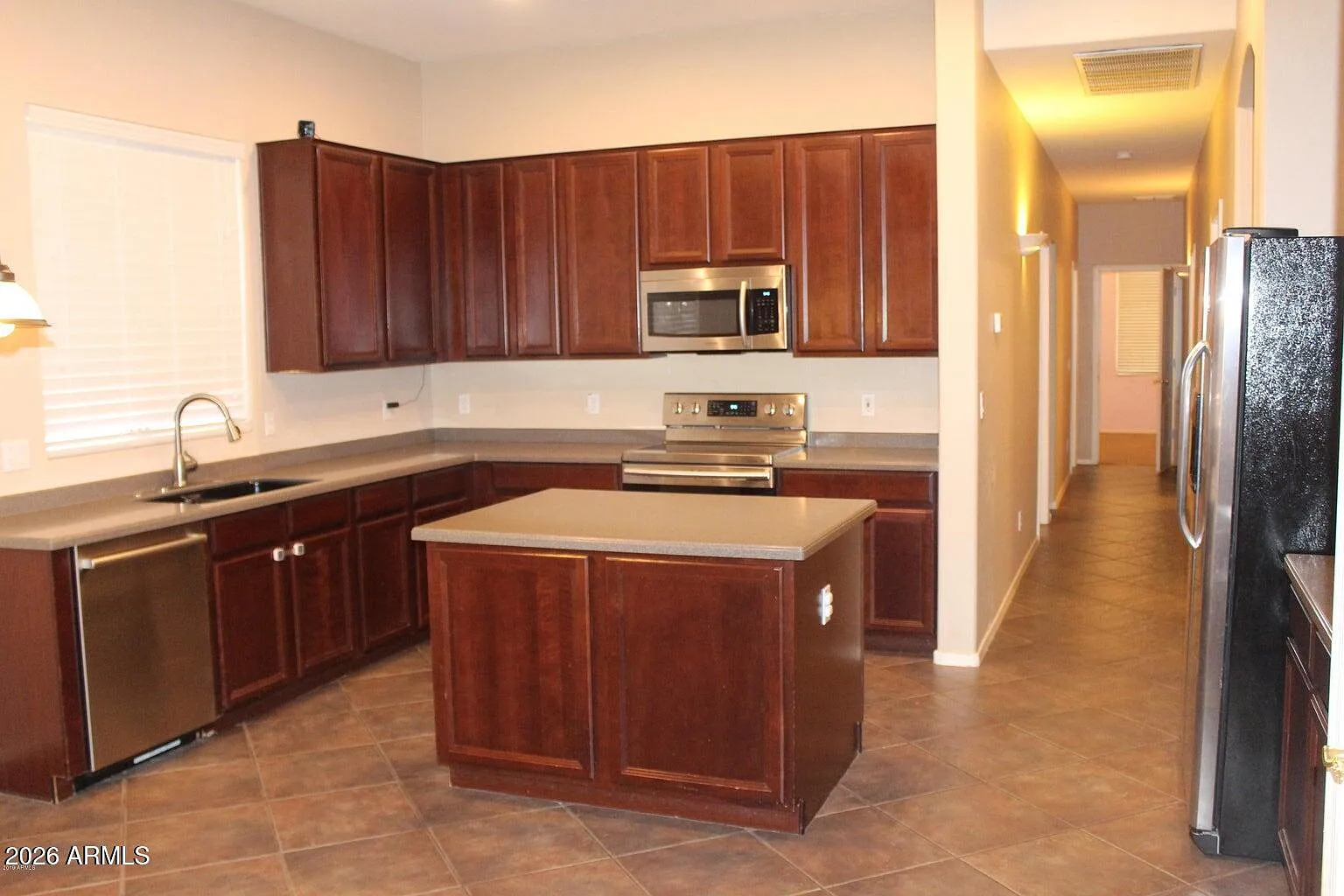 5 bed, 2.0 bath, 2349 sqft, $2,800 — Photo 3