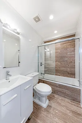 Rented by Compass | media 21