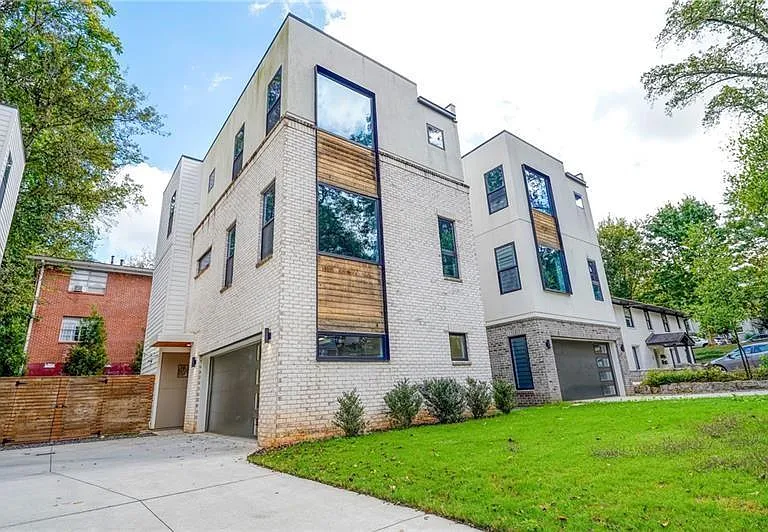 829 Barnett St NE — Photo 2