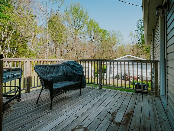 4th image of 344 Tulip Tree Dr