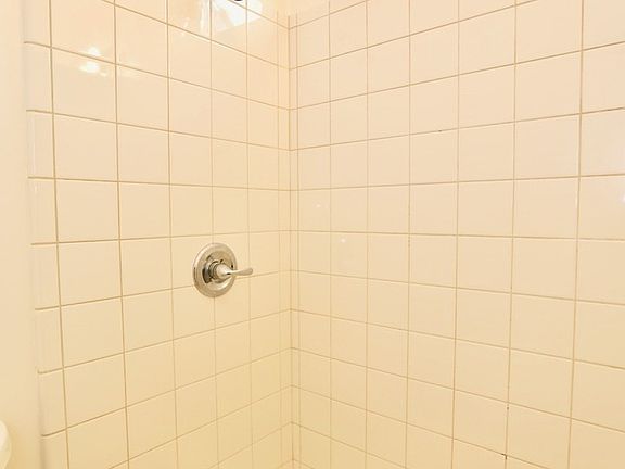 5th image of 435 Hayes St APT 1
