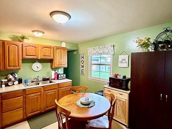 5th image of 1356 W 1st Pl