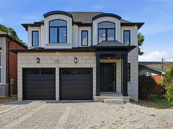 132 Stone Church Rd E, Hamilton, ON L9B 1A9