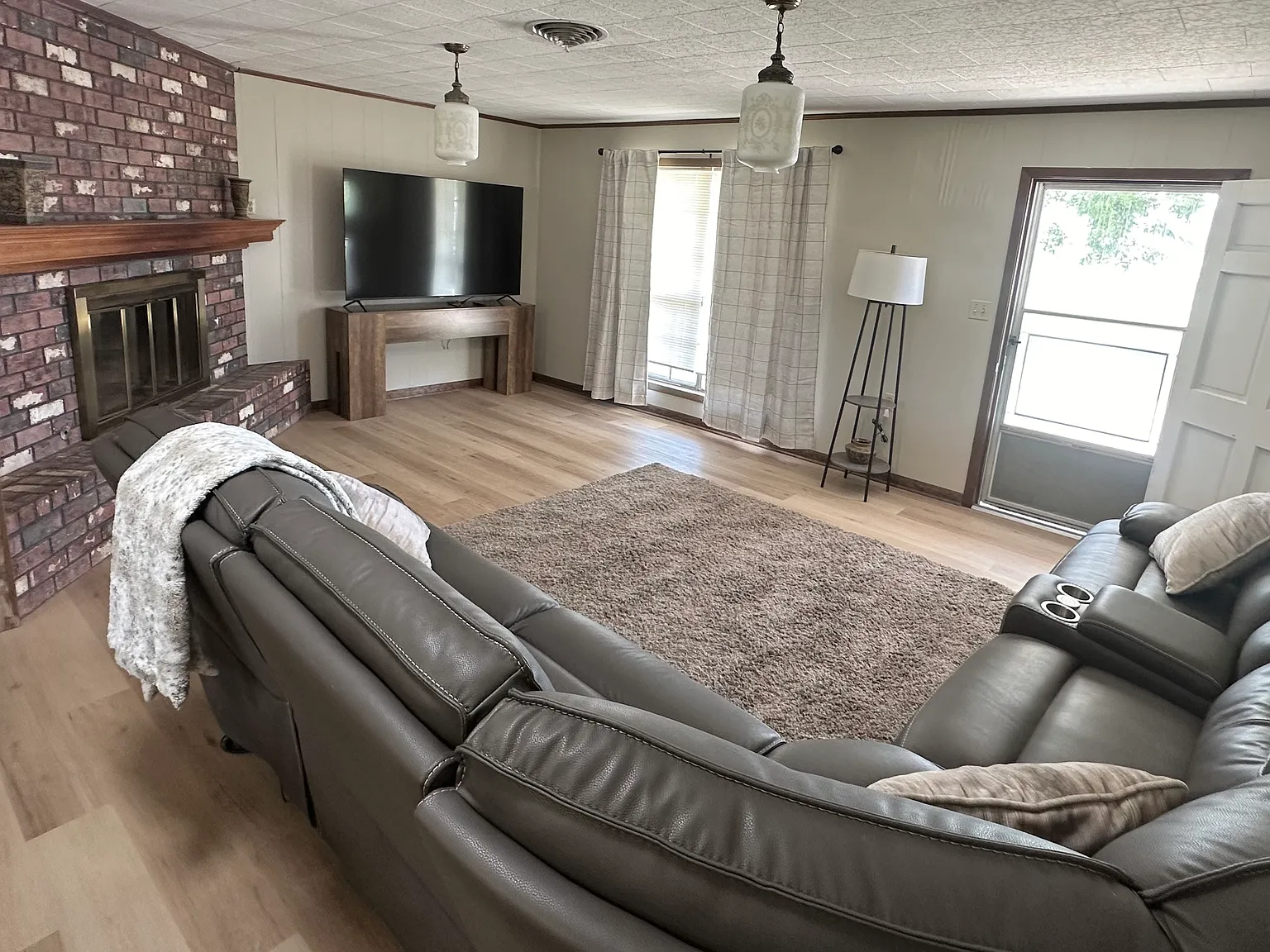 3 bed, 1860 sqft, $3,200 — Photo 4