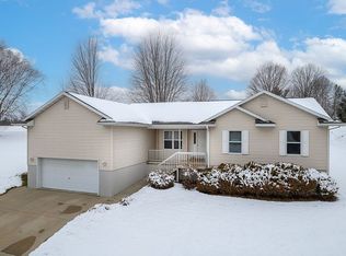 1721 Lake Front Dr NE, Solon, IA 52333