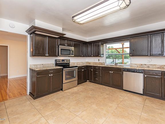 5th image of 1104 Waverly Dr