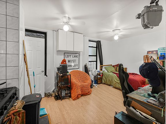 4th image of 124 Mott St APT 15
