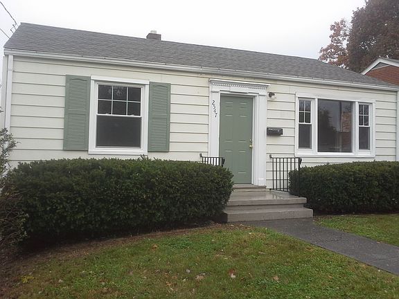 4th image of 2547 Memorial Ave SW
