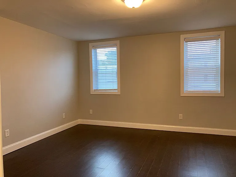 2225 W Thompson Street — Photo 14