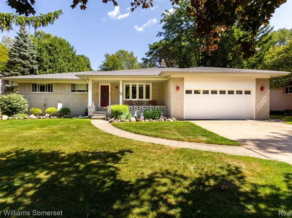 53402 Wolf Dr, Shelby Township, MI 48316