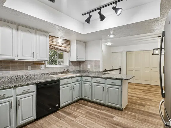 2112 N Sunset Dr, Layton, UT 84040