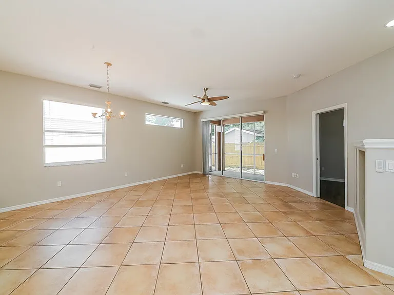 1073 Whitegate Ct — Photo 3