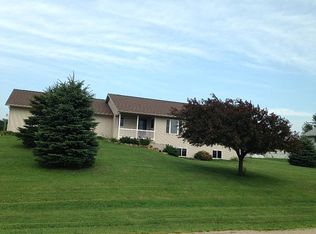 708 5th St, Warren, IL 61087