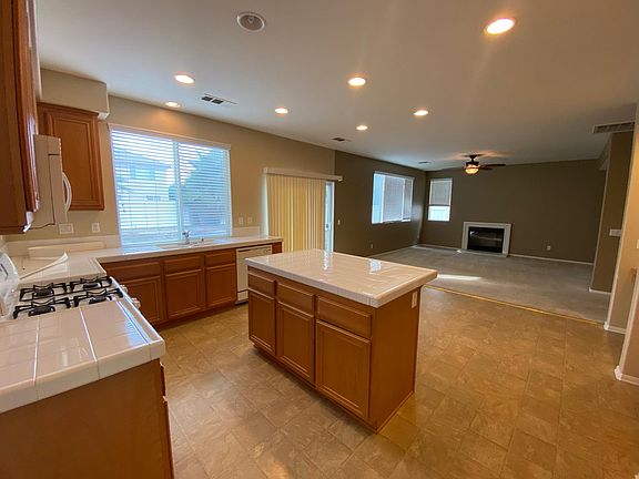 4th image of 1678 Milford Ct