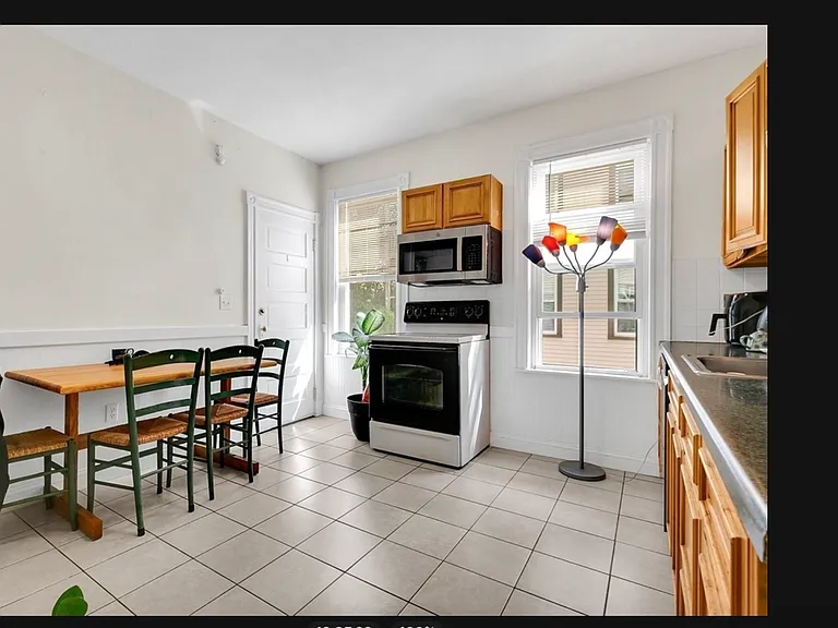 82 Elmira St #3 — Photo 2