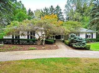 2844 Severn Ln, Bloomfield Hills, MI 48304