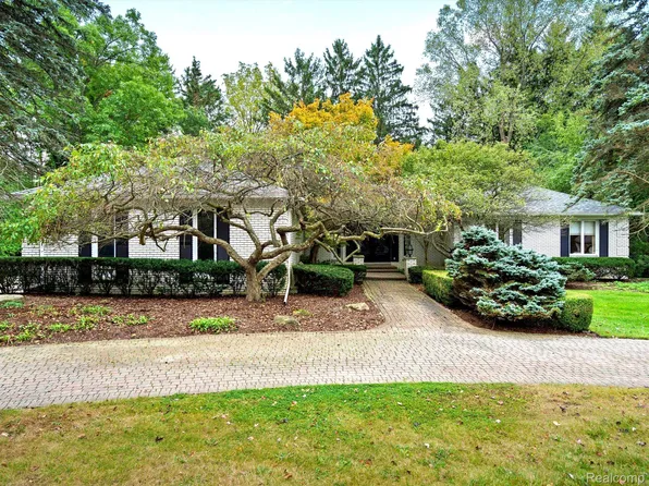 2844 Severn Ln, Bloomfield Hills, MI 48304
