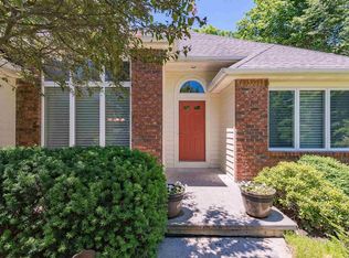 221 NW Passage Trl, Fort Wayne, IN 46825