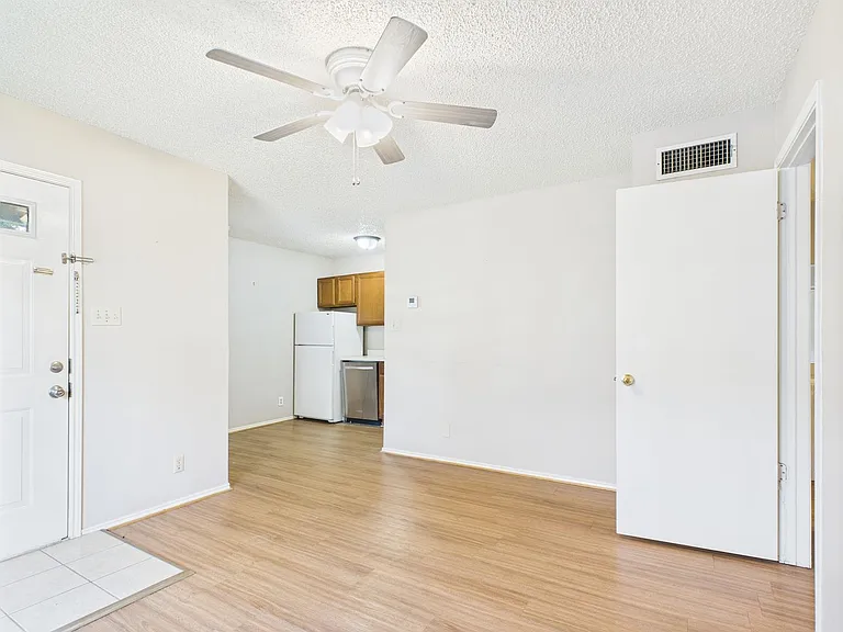 297 Billie Dr #2 — Photo 8