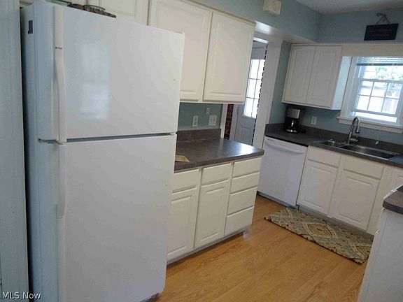 5th image of 180 Stanford Dr