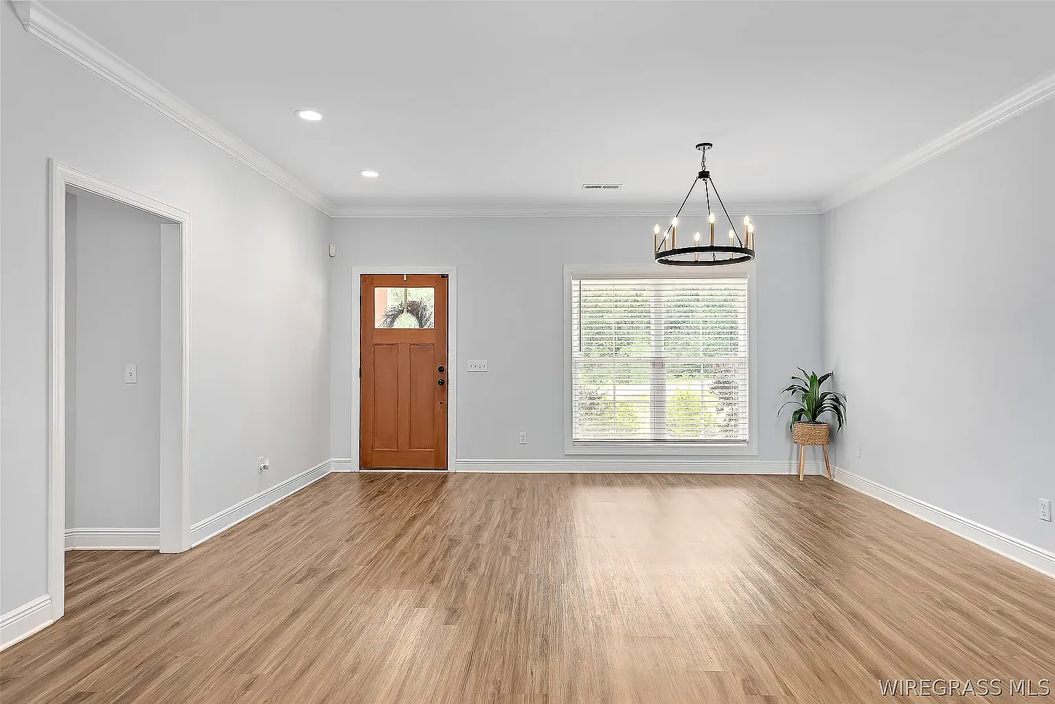 4 bed, 2404 sqft, $2,650 — Photo 2