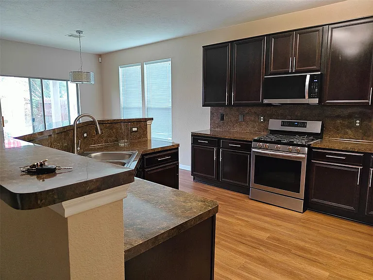 7915 Moss Springs Ct — Photo 46