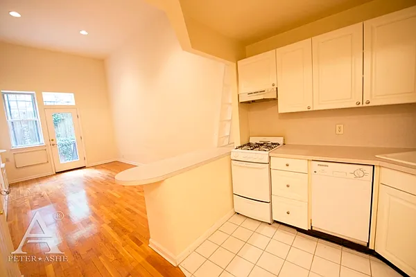 Rented by Peter Ashe | media 33