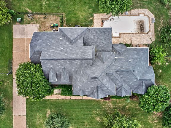 3rd image of 74 Stone Hinge Dr