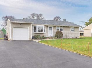20 Edison St, Bayville, NJ 08721