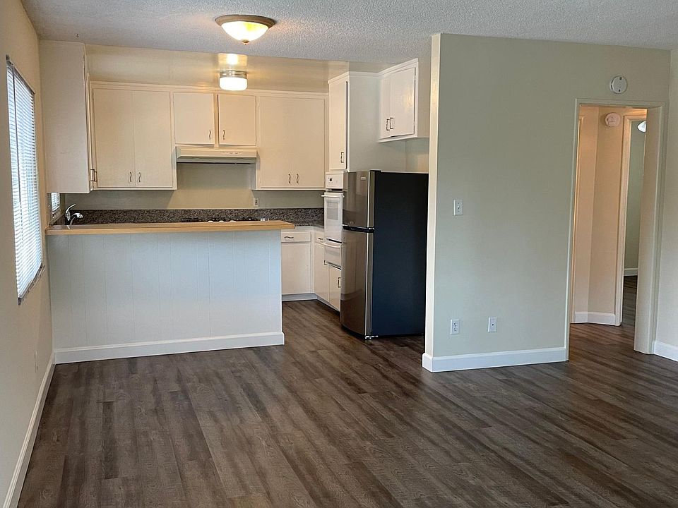DINING ROOM/ KITCHEN
