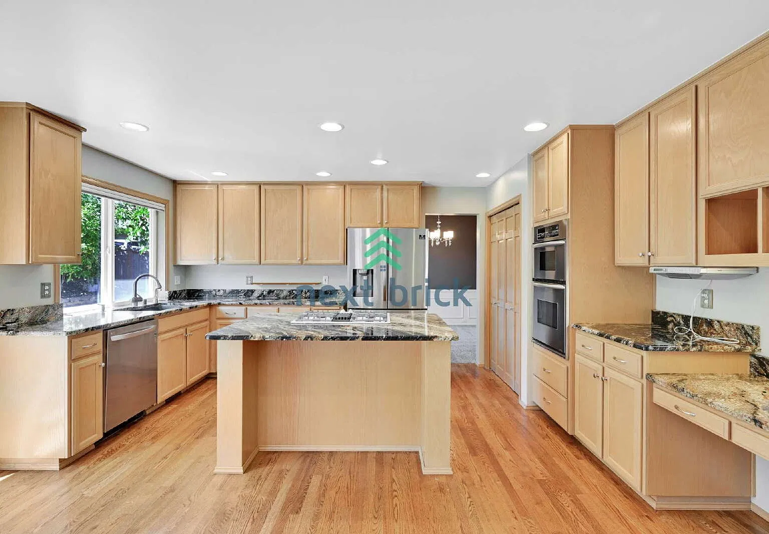 4 Beds & 2.5 Baths for Rent — Photo 4