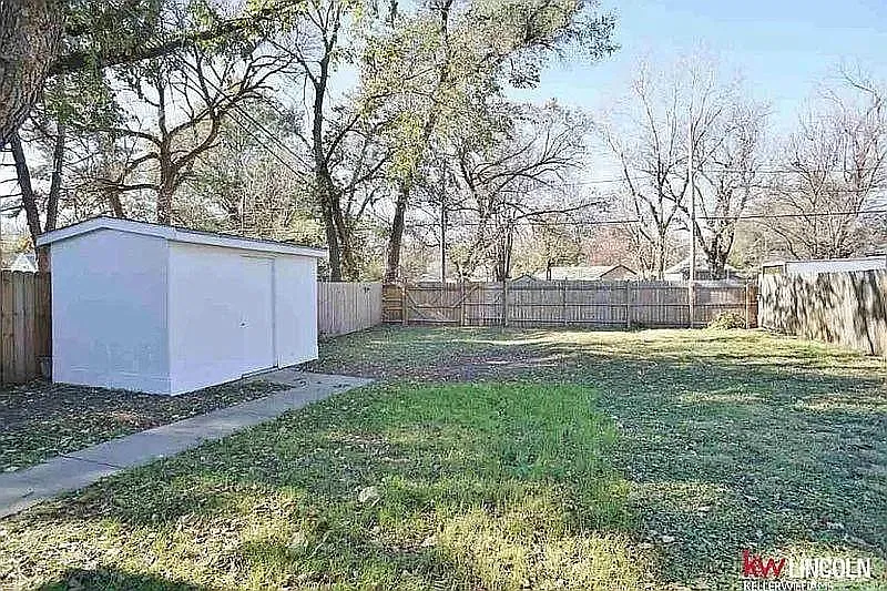 2435 S 10th St — Photo 3