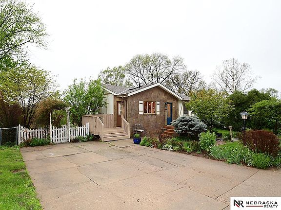 2nd image of 706 Bellevue Blvd S