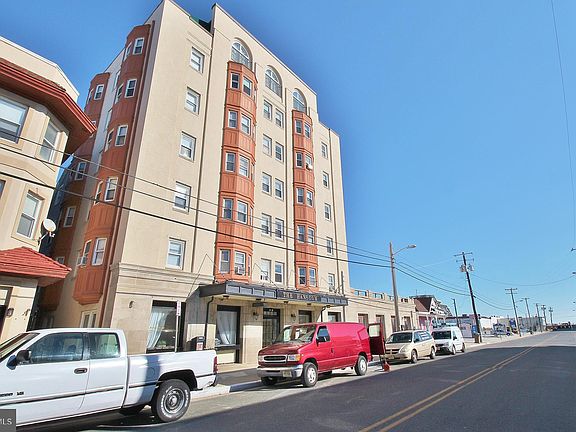 2nd image of 807 8th St #316
