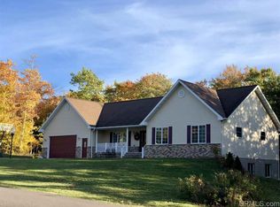 1803 Robindale Dr, Houghton, MI 49931