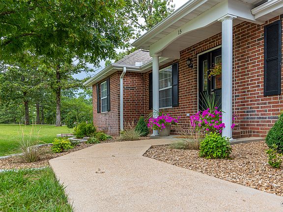 4th image of 15 Dogwood Circle