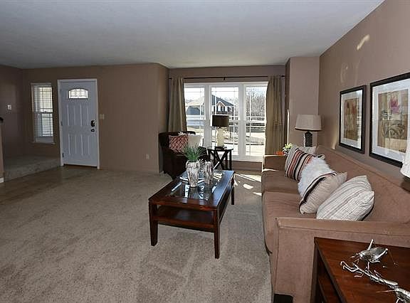 3rd image of 3601 Summer Brook Ct