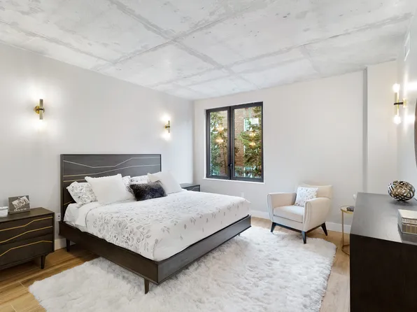 3707 Blackstone Avenue image 2 of 35