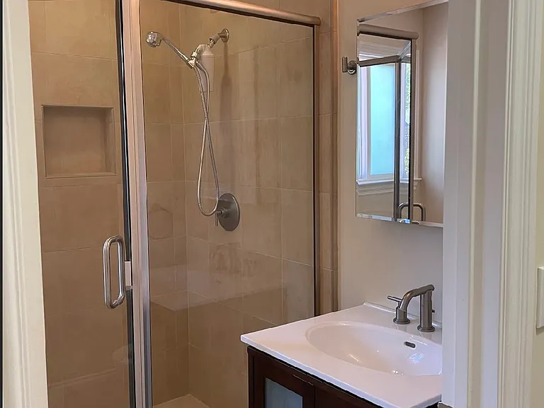 2048 Louise Ln — Photo 1
