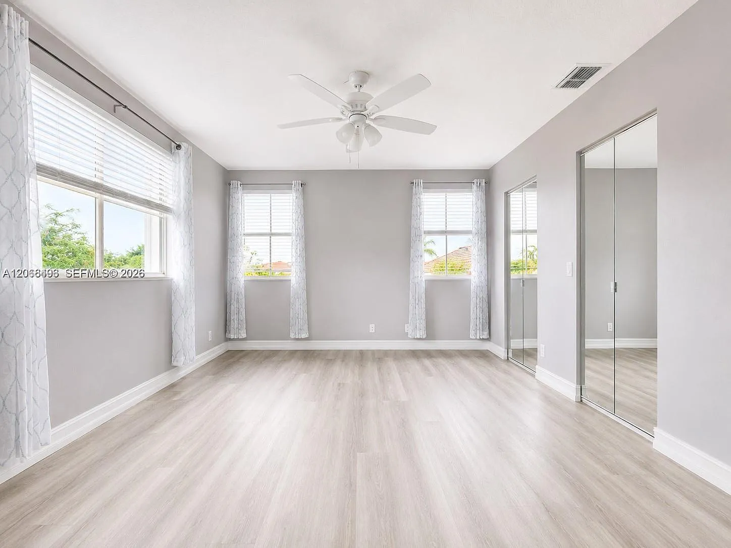 4 bed, 2.5 bath, 2022 sqft, $5,250 — Photo 3