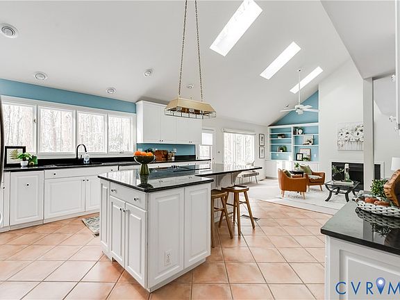 3rd image of 1707 Devon Way