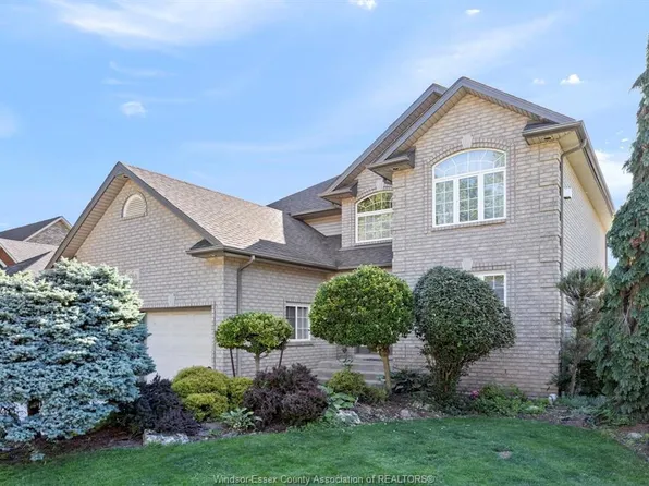 5760 Wayne St, Lasalle, ON N9H 2M5