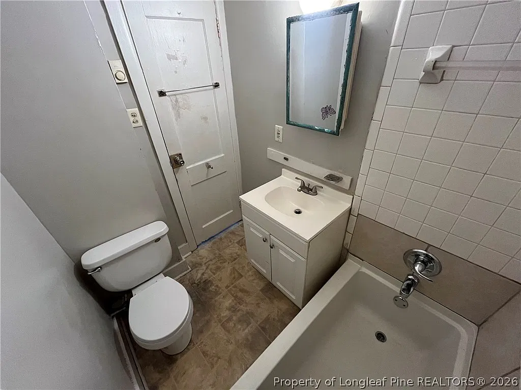 2 bed, 1.0 bath, 801 sqft, $800 — Photo 4