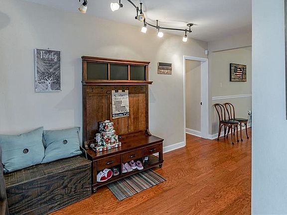 3rd image of 4413 W Lawn Ave