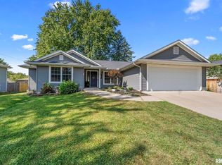 905 17th St, Port Byron, IL