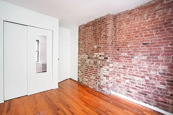 Rented by Waldstar Real Estate LLC | media 9