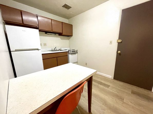316 E College St #15