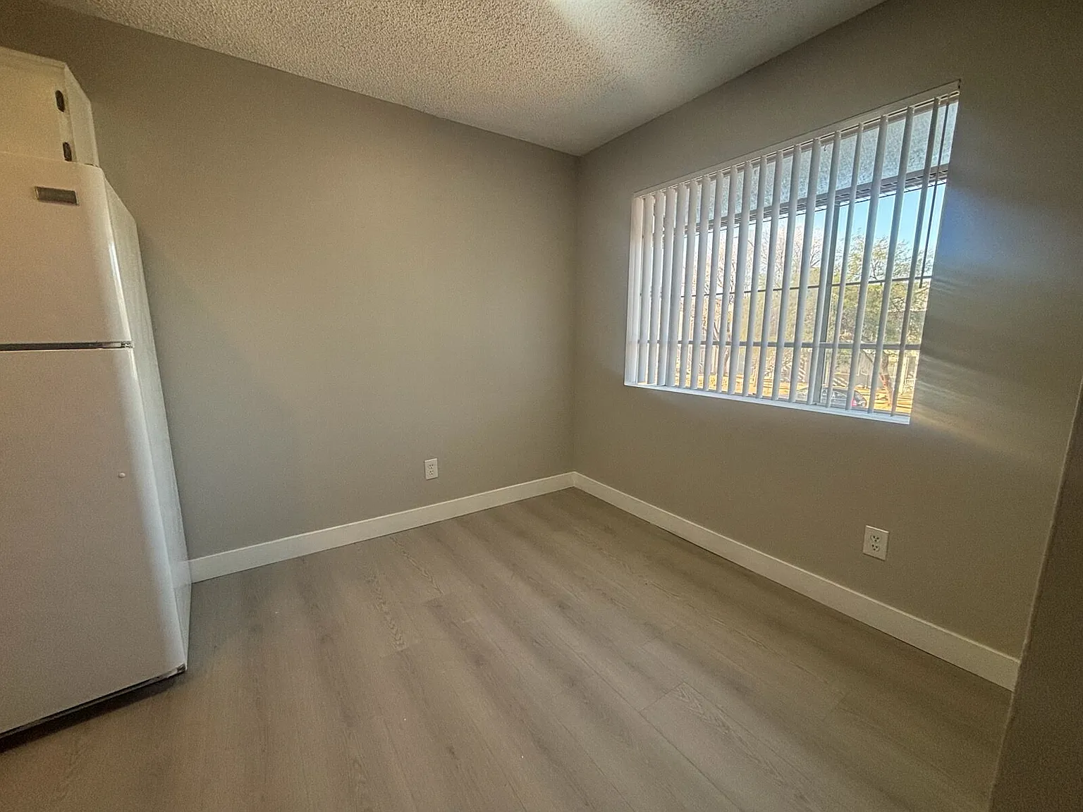 2 bed, 1.0 bath, 803 sqft, $1,200 — Photo 3