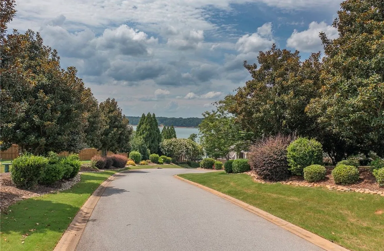 3 bed, 3.5 bath, 2907 sqft, $3,950 — Photo 4