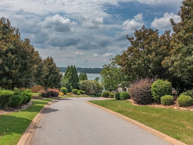 122 Regatta Dr — Photo 4